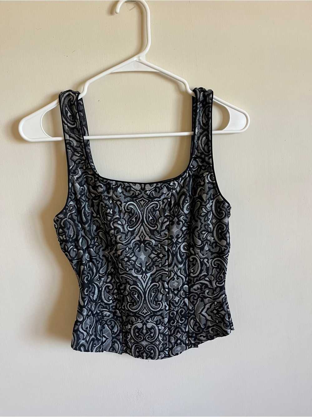 Vintage Women’s Black & Gray Patterned Tank Top